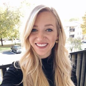 Hi! I’m your Poshmark seller, Marissa!